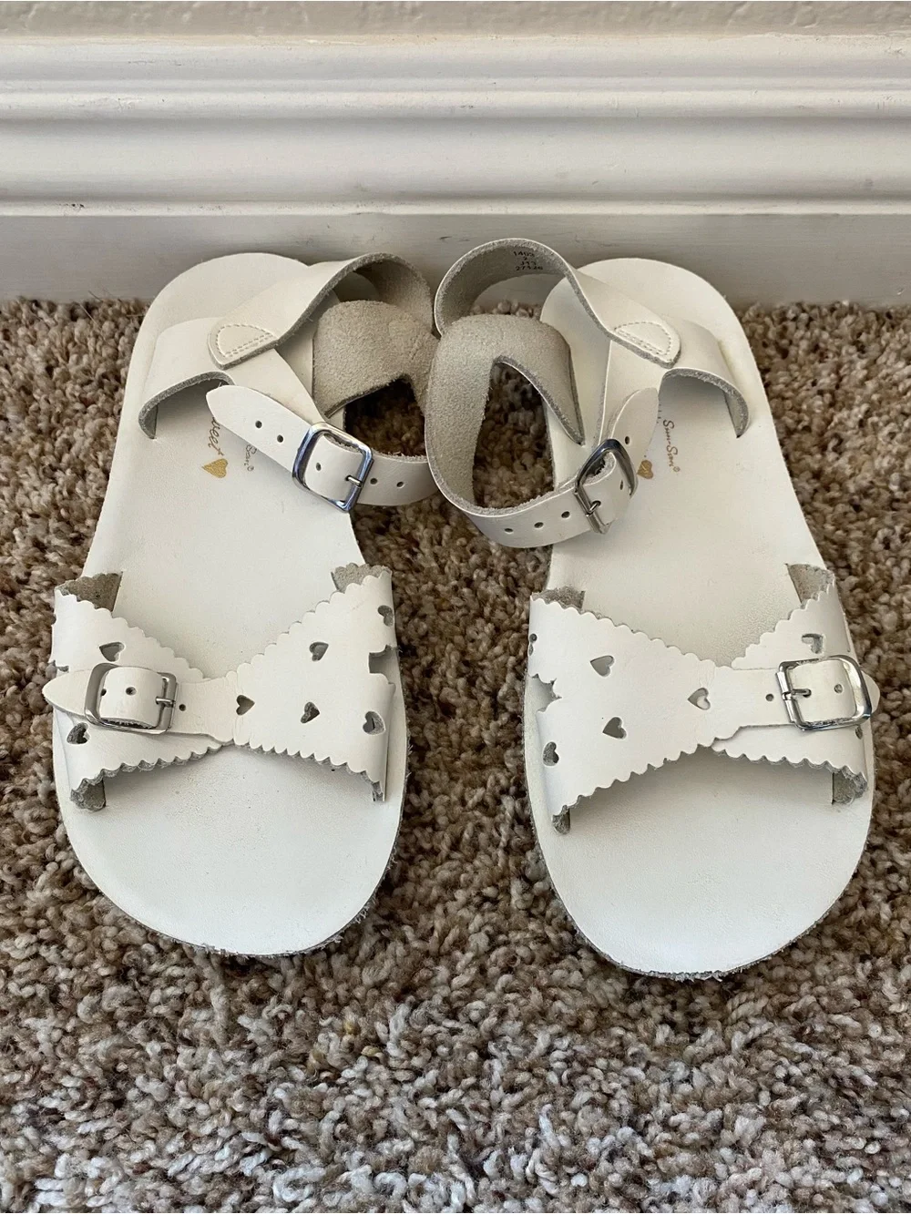 Salt Water Kid’s White Sandals By Hoy Sweetheart Style Size 2